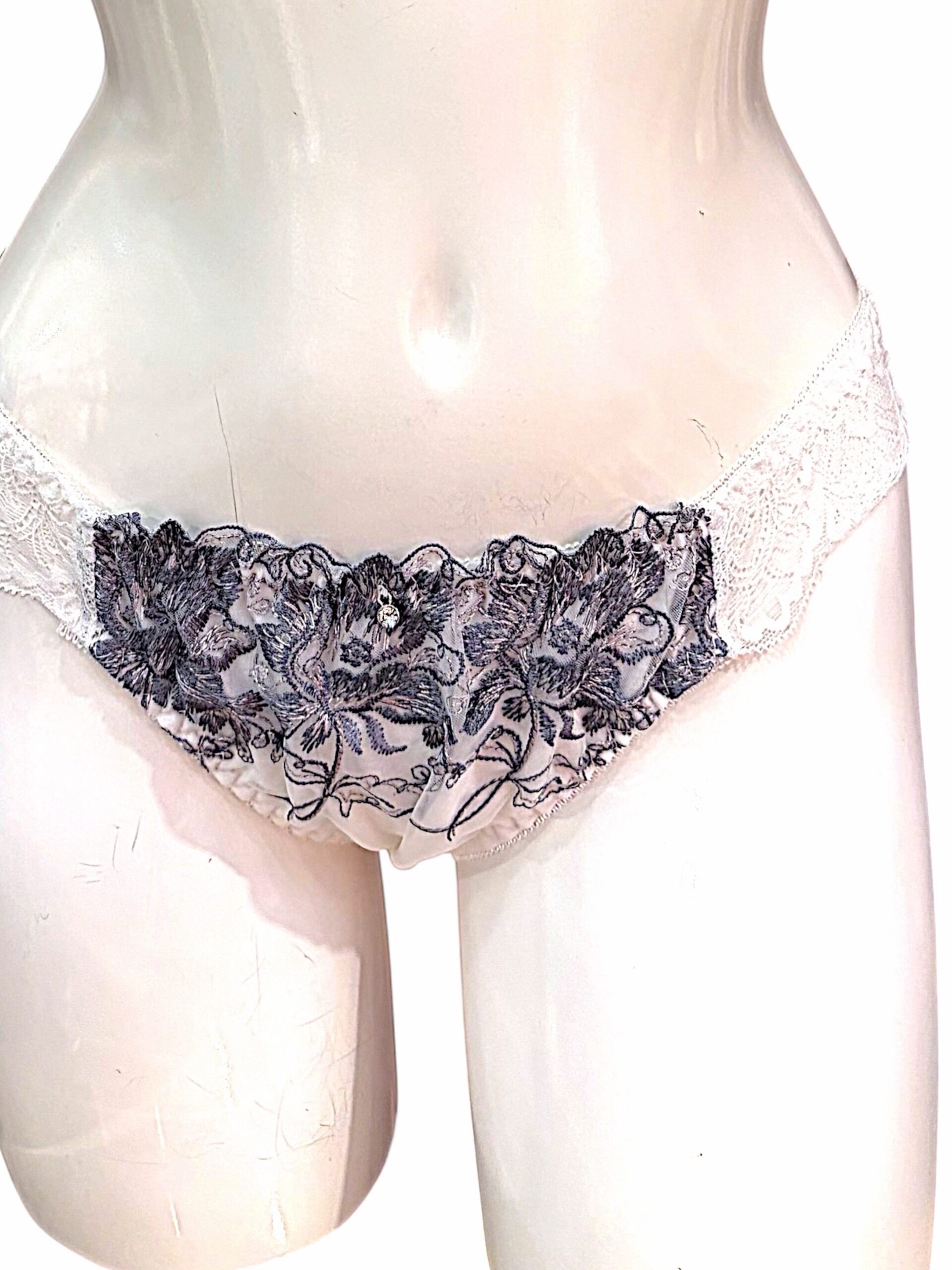 8000203 navy & white floral | fg cup lace bra & panty set